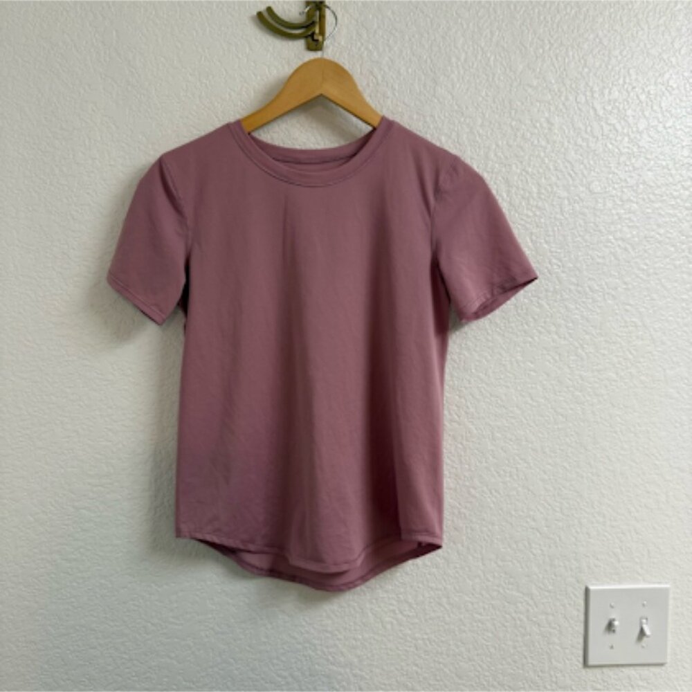 Lululemon High Neck Run and Train Tee in - Size 6